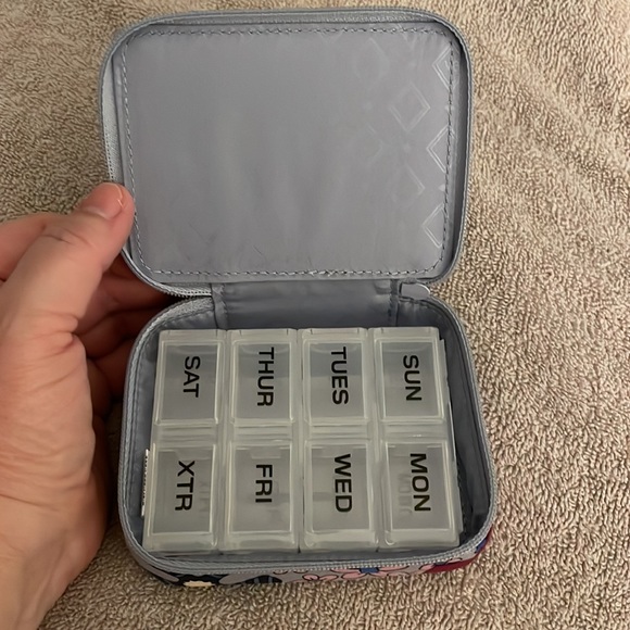 Vera Bradley Travel Pill Case NWT - Picture 5 of 7